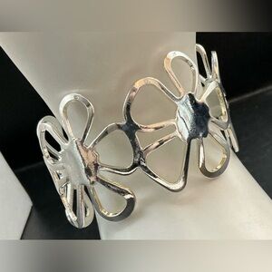 MARKED 925 STERLING SILVER FLORAL ADJUSTABLE CUFF BEACELET